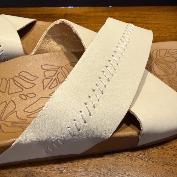 OluKai Kipe'a 'Olu Leather Slide Sandals Women's Neutral Quiet Luxury Sandal sz8 - Picture 6 of 7